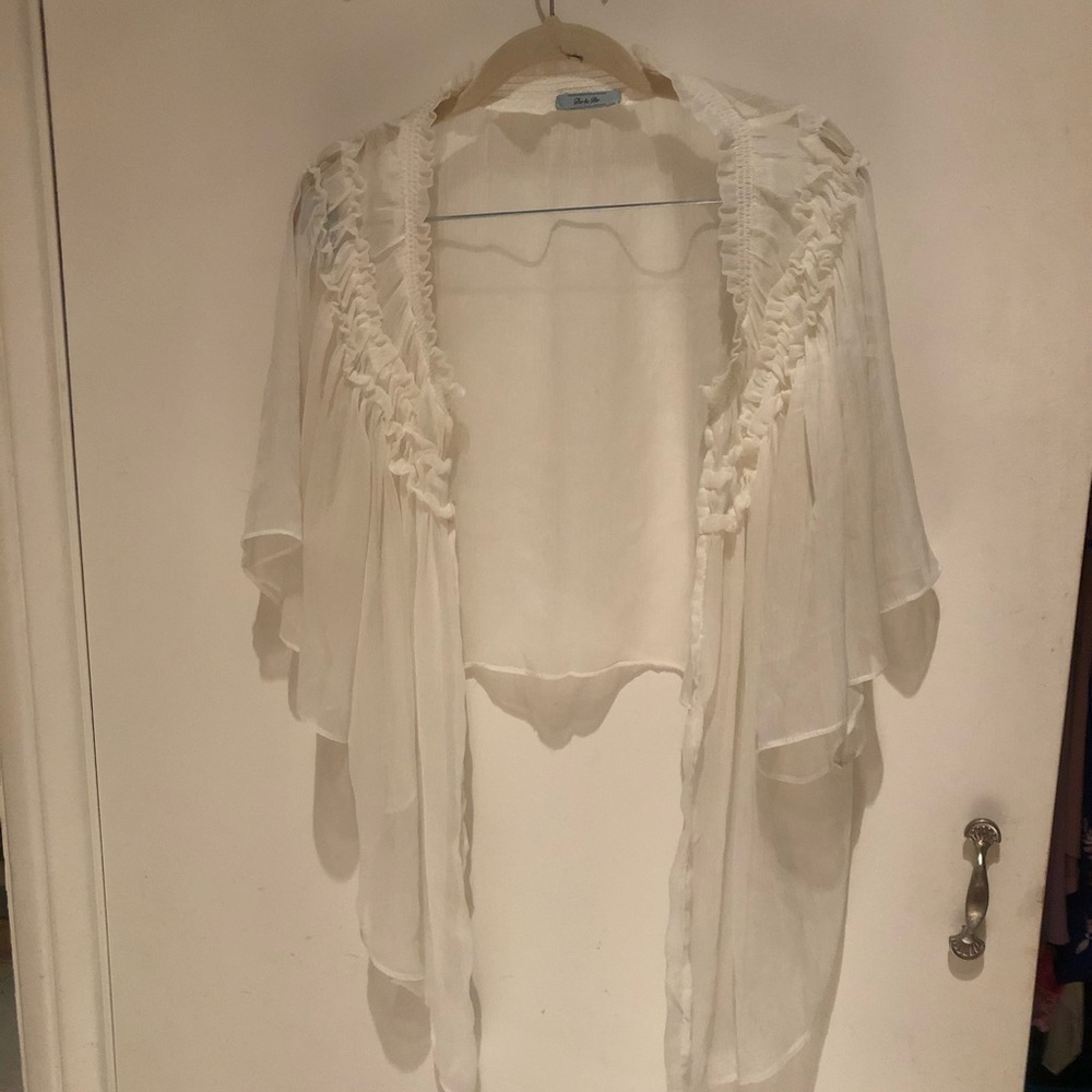 🌸 Short sleeve sheer flowy top